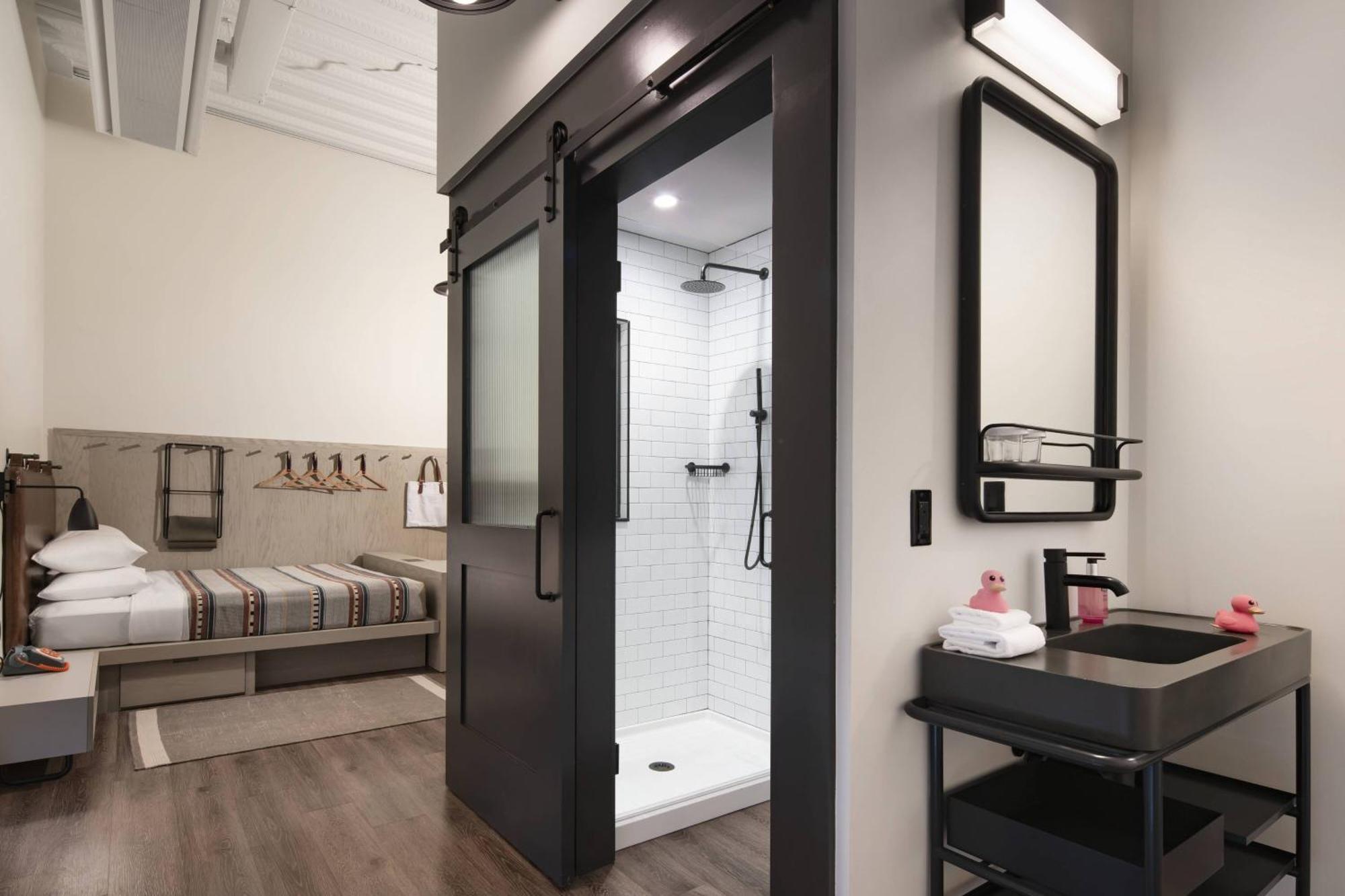 Moxy Nashville Vanderbilt Area Экстерьер фото