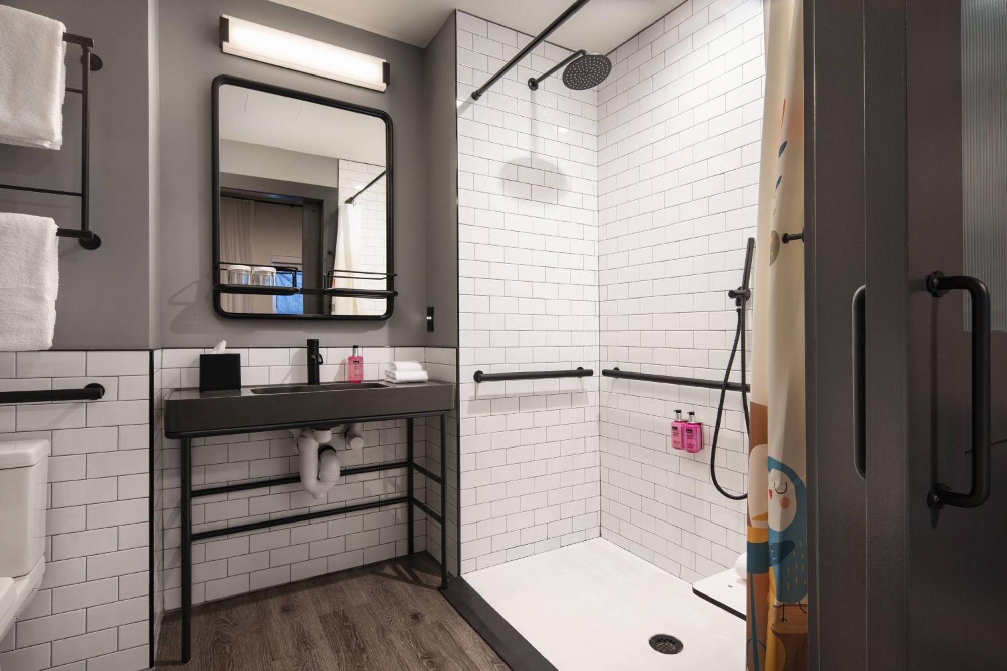Moxy Nashville Vanderbilt Area Экстерьер фото