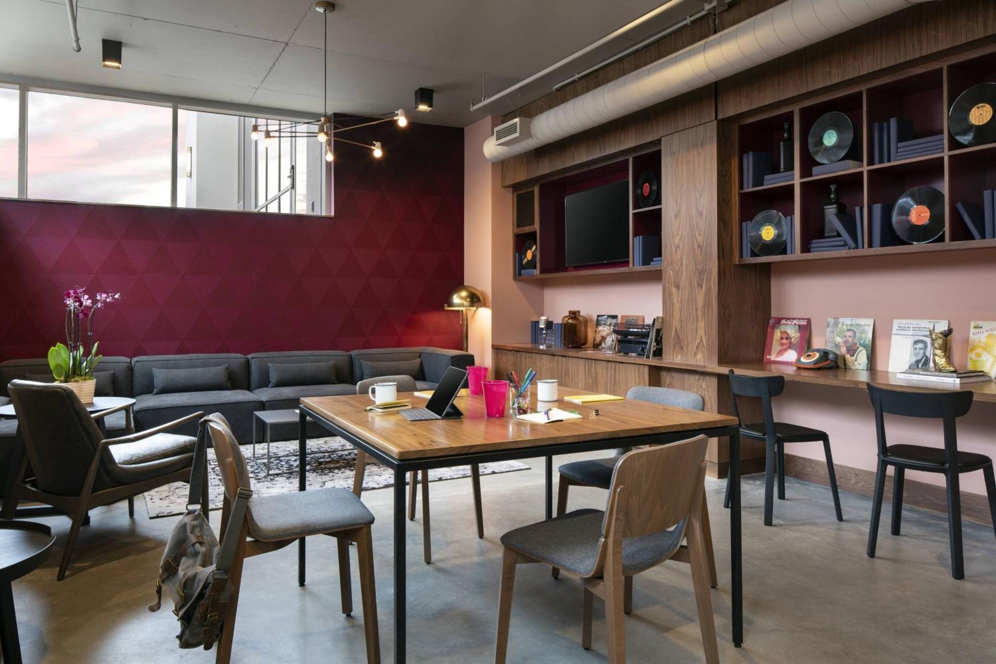 Moxy Nashville Vanderbilt Area Экстерьер фото